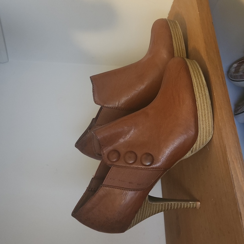Unlisted: man made, brown heels, size 8